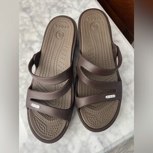Crocs Sandal. Brown. Size 9